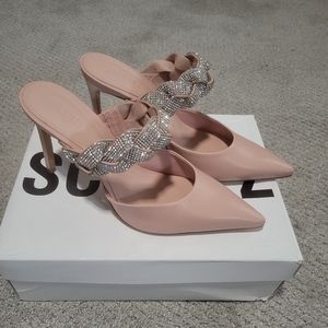 NWB Schutz Anessa - heel pointed toe with crystal band in Sweet Rose size 8.5